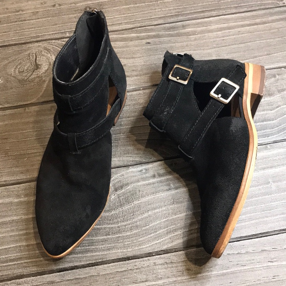 Black Distressed Pointy Toe Open Sides Booties - Picture 3 of 5